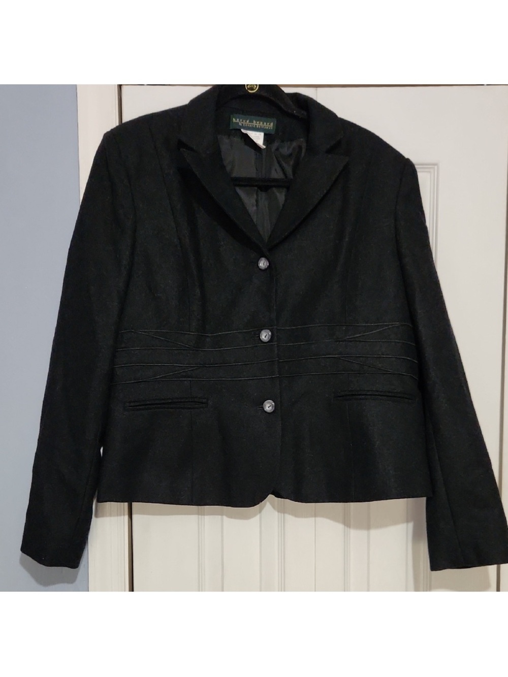 Harve Benard Black Women's Tailored Blazer with Waist Stitching
Hang-Phx
